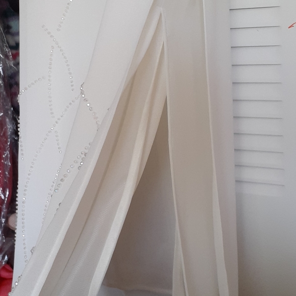 White skirt - Picture 3 of 5